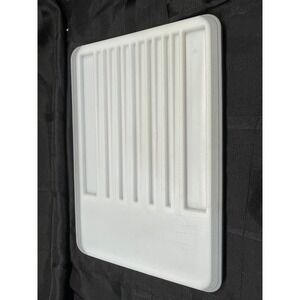 The Pampered Chef Cutting Board -medium with‎ Juice Wells 9x13